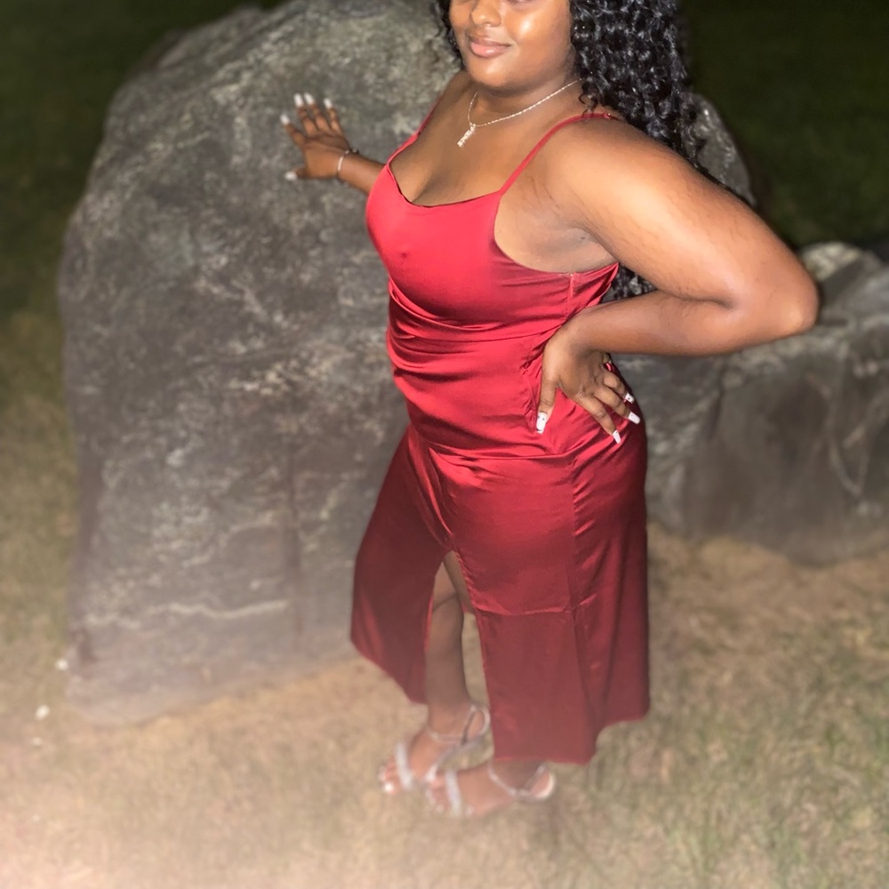Red sleeve less dress